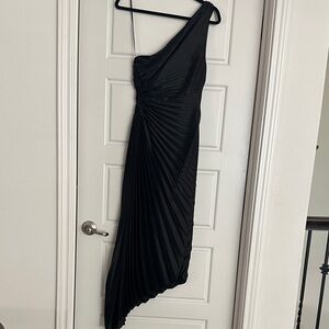 Vici Black Pleated One-Shoulder Dress